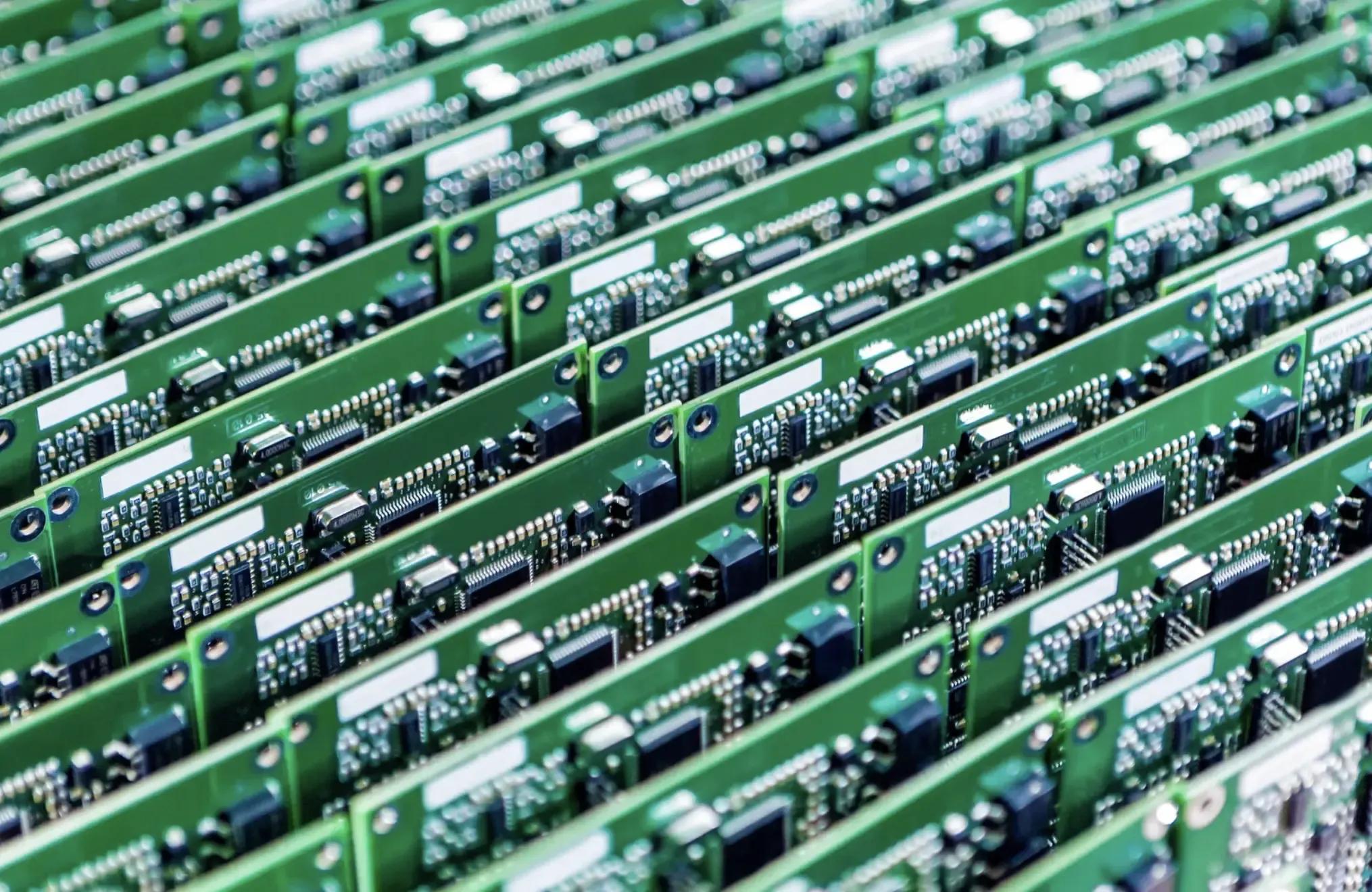 Samsung and SK Hynix Extend DDR4 Lifecycles